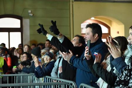 Temperamentna Tanja Žagar je razgrela kamniško publiko za najdaljšo noč v letu in silvestrovanje v centru Pravljičnega Kamnika (56)